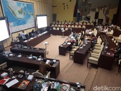 Politikus PDIP Cecar KPU soal Pilkada Papua saat Rapat Komisi II