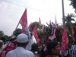 Sebelum Aksi, Massa Pengawal Sidang Ahok Simak Rekaman Orasi Rizieq
