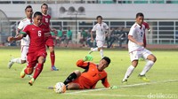 Peluang didapat oleh Indonesia pada menit ke-84. Umpan terobosan berhasil didapat Evan Dimas dan kemudian mengecoh David Htan, tapi bola sepakannya bisa dihalau bek Myanmar di muka gawang.