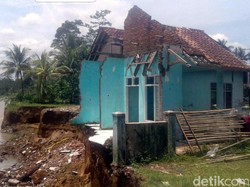Sungai Cibuni Cianjur Meluap, Empat Rumah Hanyut