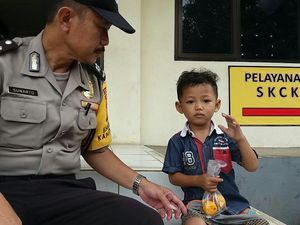 Sempat Hilang, Bocah Ini Kembali ke Pelukan Orang Tua