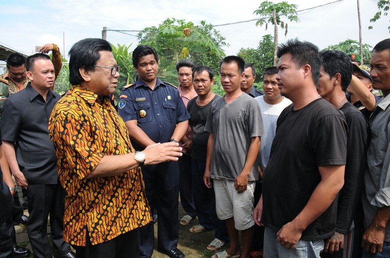 Temui Pelaku Illegal Fishing, Oso Ingatkan Tak Curi Ikan Lagi