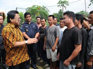 Temui Pelaku Illegal Fishing, Oso Ingatkan Tak Curi Ikan Lagi