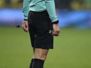Duh! Wasit Ini Ditampar Emak-emak di Laga Kompetisi U-12 Spanyol Duh! Wasit Ini Ditampar Emak-emak di Laga Kompetisi U-12 Spanyol