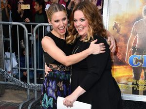 Kehebohan Kristen Bell Saat Bertemu Melissa McCarthy Kehebohan Kristen Bell Saat Bertemu Melissa McCarthy