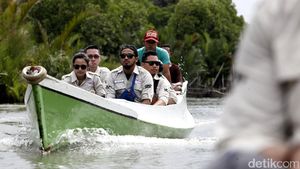 Risers Datsun Menyusuri Sungai dan Perbukitan