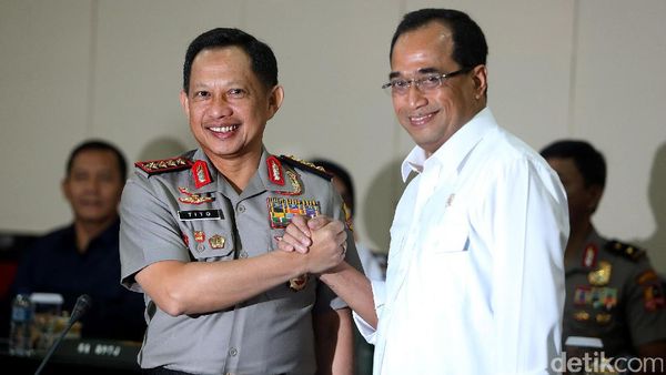 Kapolri, Menhub dan Menkominfo Sosialisasikan Aturan Taksi Online