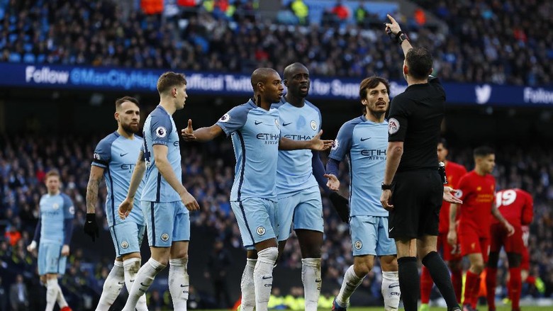Para Pemainnya Ramai-ramai Protes Penalti, City Didakwa FA Para Pemainnya Ramai-ramai Protes Penalti, City Didakwa FA