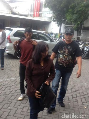 Tiba di Mapolrestabes Surabaya, Beatrix dan Pacarnya Tutup Mulut