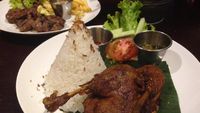 Nyam! Menyantap Bebek Goreng Renyah hingga Steak Wagyu Bersaus Jamur