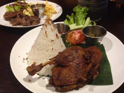 Jags Kitchen: Huah! Sedapnya Bebek Goreng Renyah Dicocol Dua Sambal
