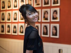 Veranda JKT48, Sosok Introvert yang Lulus Cum Laude