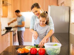 Apa Benar Masak Bareng Anak Itu Repot? Ini Kata Para Chef