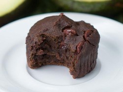 Ajak Si Kecil Membuat Brownies Cokelat Alpukat yang Sehat Ini