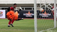 Nur Hadianto membobol gawang Myanmar di menit ke-22. 