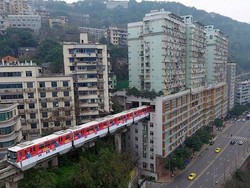 Kreatifnya Monorel China, Menyelinap Masuk Menembus Apartemen