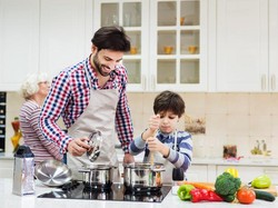 Ini Manfaat Positif dari Kegiatan Memasak untuk Anak (2)