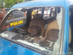 Angkot Rusak dalam Bentrok Driver Ojek Online dan Sopir di Bogor