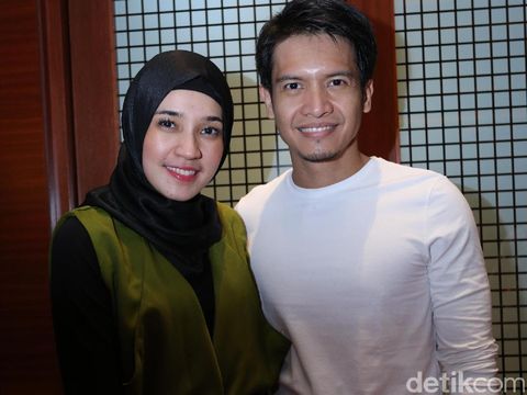 Komitmen Dhini Aminarti: Main Sinetron Harus Bareng Suami