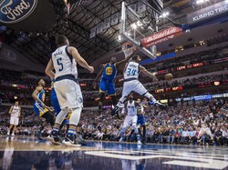 Warriors Menang Mudah di Dallas