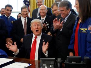 Wahai Trump: Ngotot Bangun Tembok Meksiko, Pemerintahan AS Bisa Tutup