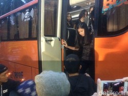 Hitam-hitam, Member JKT48 Berduka Melayat ke Rumah Inao Jiro