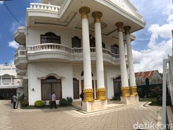 Pungli Pelabuhan Samarinda, Mobil Mewah Sekretaris Komura Disita