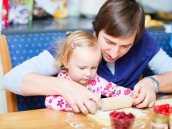 Sejak Usia Batita, Anak Sudah Bisa Diajak Memasak Bersama