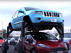 Keren, Jeep Modifikasi Ini Bisa Kangkangi Mobil Lain