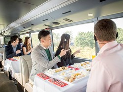 Naik Bus Mewah Ini Bisa Makan 7 Sajian Bintang Michelin Sambil Keliling Hong Kong