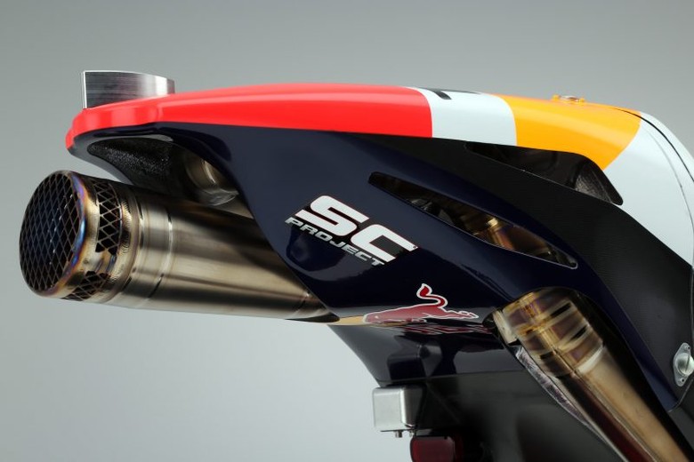 Knalpot SC-Project di motor balap MotoGP Honda. Foto: HRC (hondaracingcorporation)