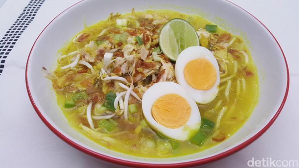Gurih Mengenyangkan! 8 Soto Ayam Berkuah Hangat untuk Sarapan Nikmat
