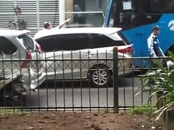 TransJ Dalami Kasus Pria yang Patahkan Spion Bus di Halte BNN