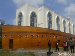 Belum Selesai Dibangun, Masjid Kapal Nabi Nuh Semarang Ramai Pengunjung