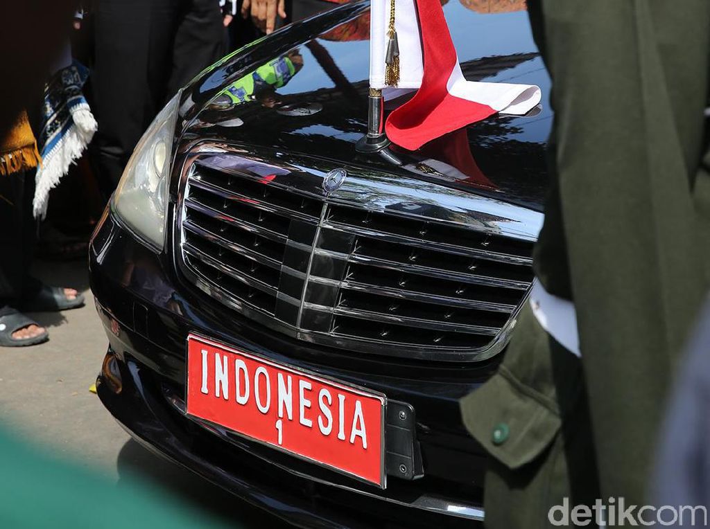 Jokowi Belum Pakai Mobil Dinas Baru di Pelantikan Jokowi Belum Pakai Mobil Dinas Baru di Pelantikan