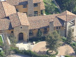 Rumah Terakhir Dijual, Manusia Rp 4.300 Triliun Kini Gelandangan