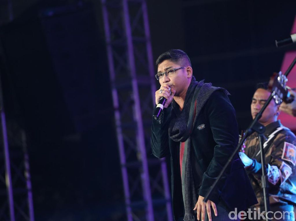 Tantang Ariel Konser 4 Jam, Pasha Sebut Ungu Sudah Biasa Manggung Lama Tantang Ariel Konser 4 Jam, Pasha Sebut Ungu Sudah Biasa Manggung Lama