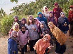 Cerita Relawan Australia di Indonesia Ailee Ashton