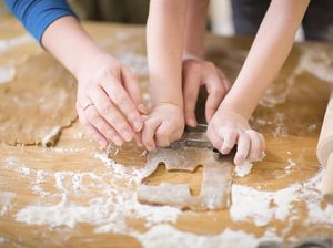 Begini Caranya Agar Anak Bisa Belajar Banyak Hal dari Memasak