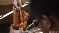 Cantiknya Miniatur Kapal Phinisi