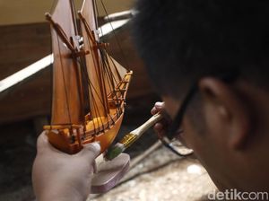 Cantiknya Miniatur Kapal Phinisi