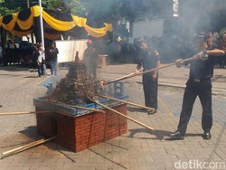 Bea Cukai Gresik Musnahkan Hasil Penindakan, Sebagian Dihibahkan