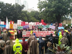 Tolak Pembangunan PLTU di Batang, Aktivis Lingkungan Demo di KPK