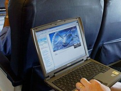 4 Hal yang Perlu Diketahui Soal Larangan Bawa Laptop ke Kabin Pesawat