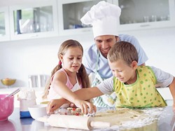 Ini 9 Tips Penting Saat Membuat Kue dengan Si Kecil (1)