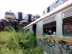 Kuburan Kereta Api Instagenic di Purwakarta