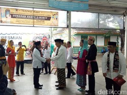 Plt Gubernur DKI Resmikan Outlet Betawi Store di Monas