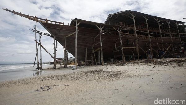 Melihat Pembuatan Kapal Phinisi Miliaran Rupiah