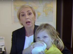 Kocak, Video Parodi Profesor yang Diganggu Anak Saat Diwawancara BBC