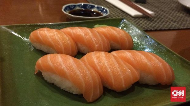 Salmon sushi